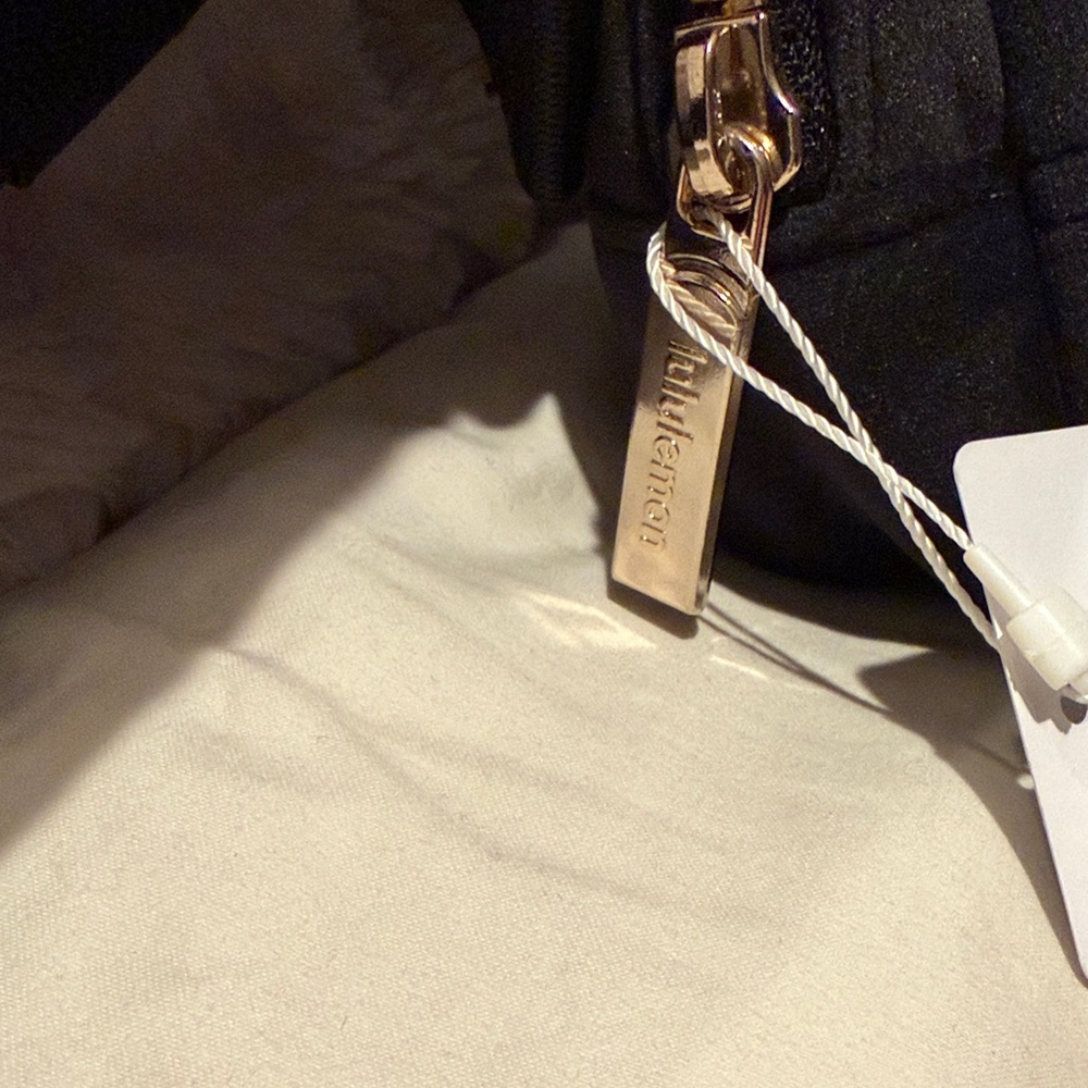 Lululemon Black Quilted Velour Everyday Belt Bag - Picture 4 of 7